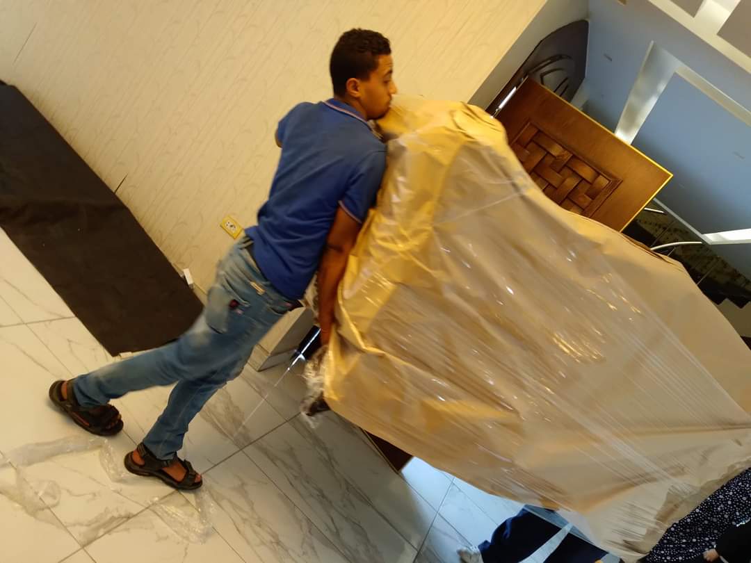 عربية نقل أثاث مجهزة في التجمع الخامس لنقل الأثاث المنزلي والمكتبي